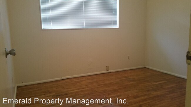 Building Photo - 3 br, 1 bath House - 4790 Center Way