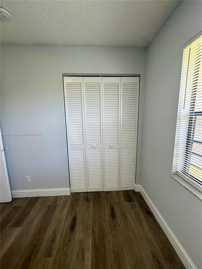 Building Photo - 10722 Royal Palm Blvd