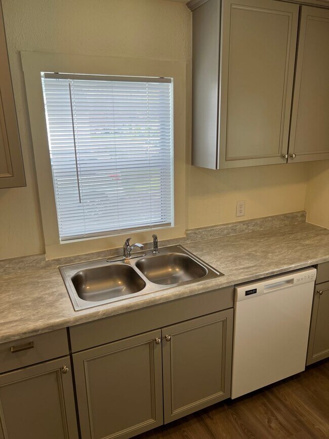Building Photo - Remodeled Two Bedroom Home, Close to Gilmo...