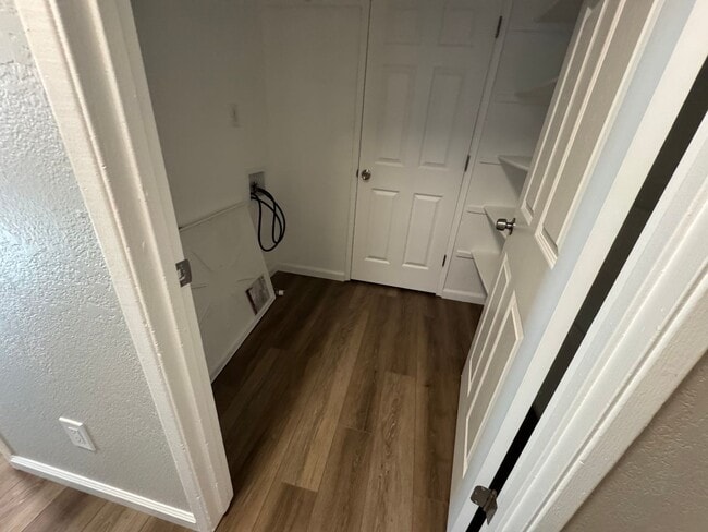 Foto del edificio - 3 bedroom, 2 bath, two car garage in Stead- pets welcome!