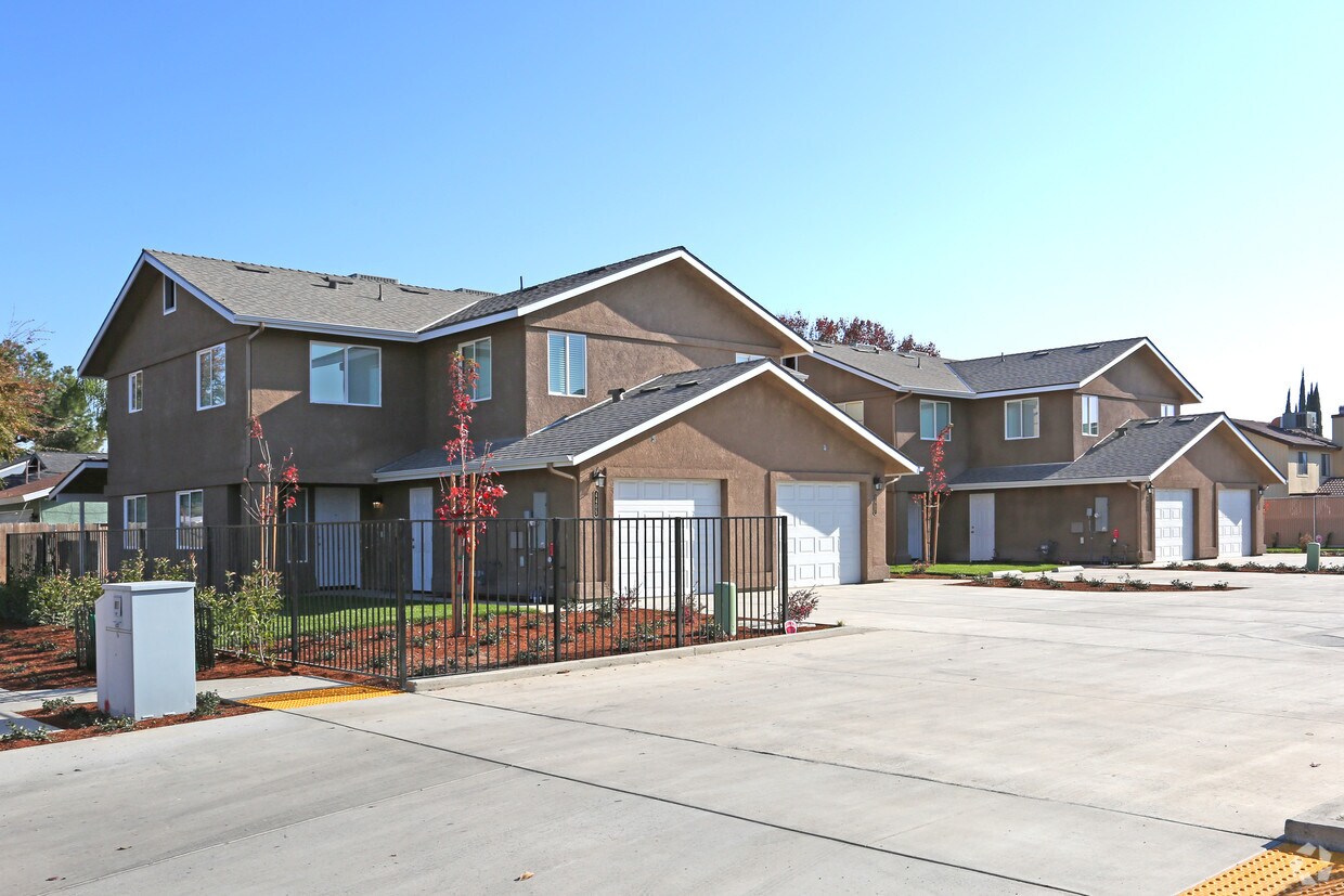 Primary Photo - 4419 W Myrtle Ave