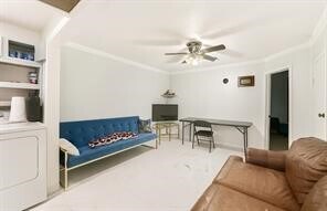Foto del edificio - 8405 Wilcrest Dr