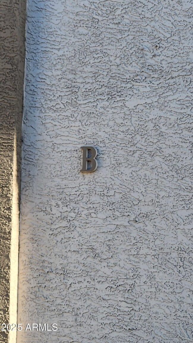 Building Photo - 616 S Hardy Dr
