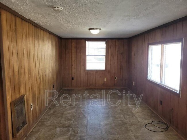 Foto del edificio - 533 Lake Rd