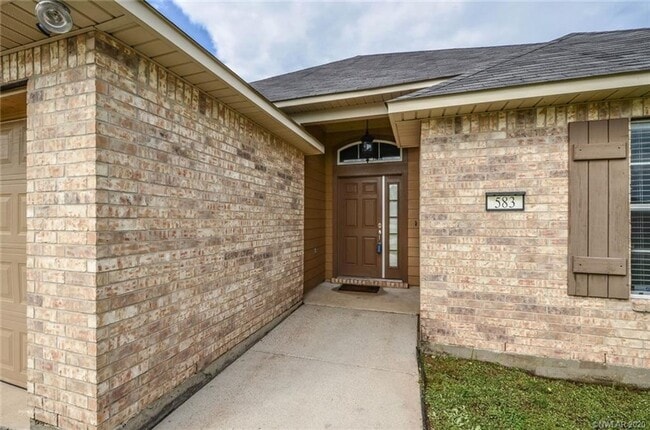 Building Photo - Savannah Place 3 Bed 2 Bath