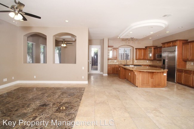 Building Photo - 4 br, 5.5 bath House - 8275 W. Torino Ave