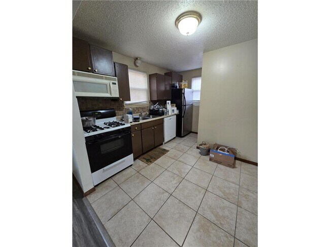 Foto del edificio - 5116 Edgewood Ave N