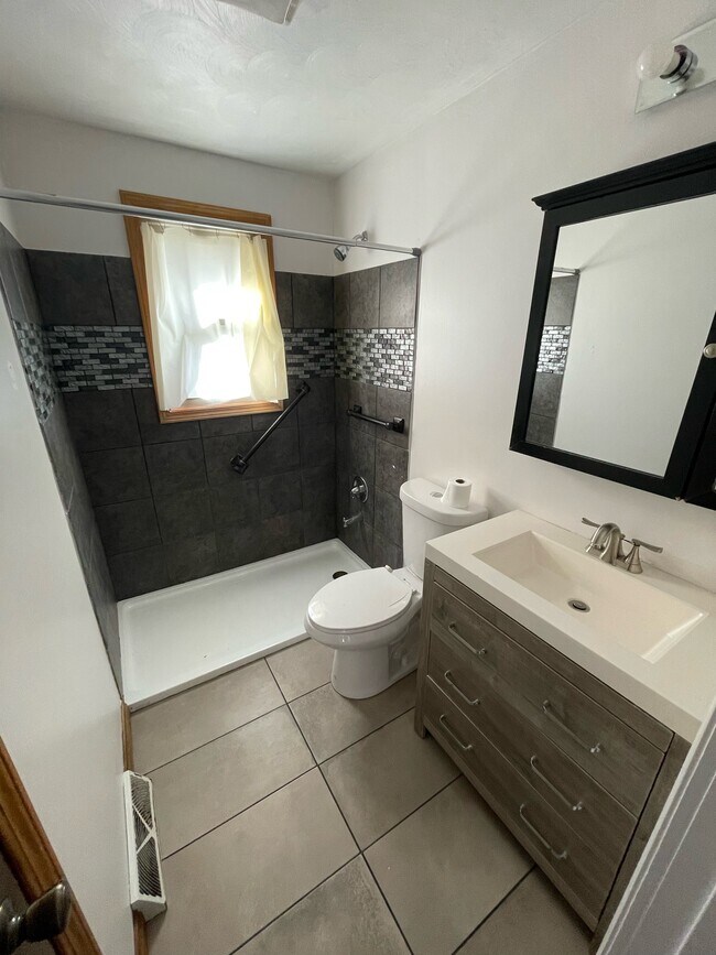 Foto del edificio - 1742 Windsor Rd