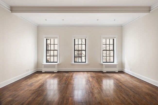 Photo - 127 E 69th St House