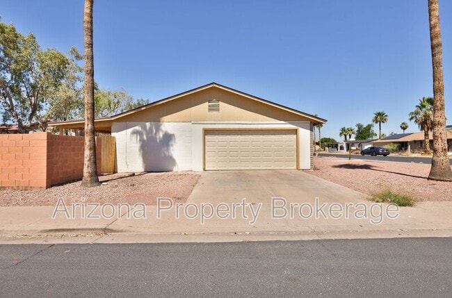 Building Photo - 3009 E Caballero St