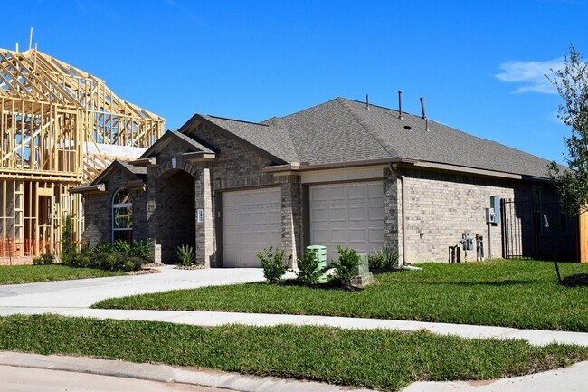 Building Photo - 29442 Westhope Dr
