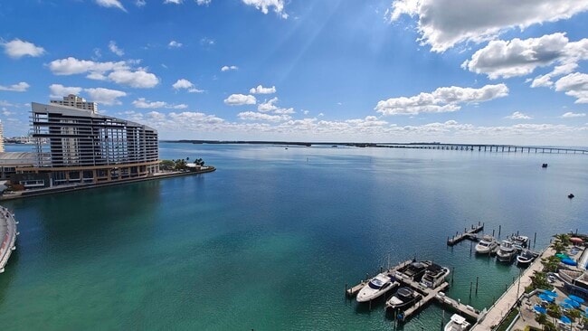 Building Photo - 801 Brickell Bay Dr