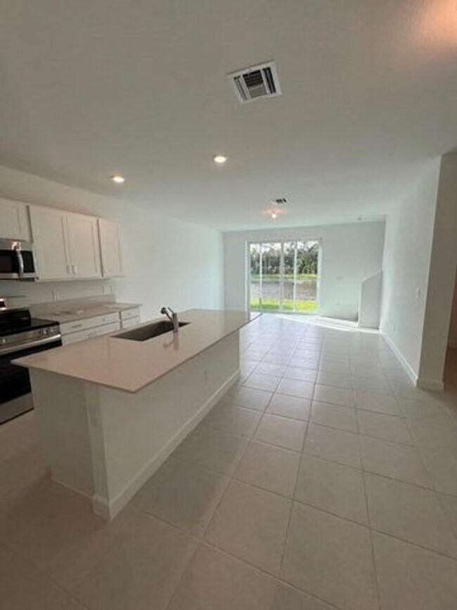 Foto del edificio - 5355 Flannigan Wy