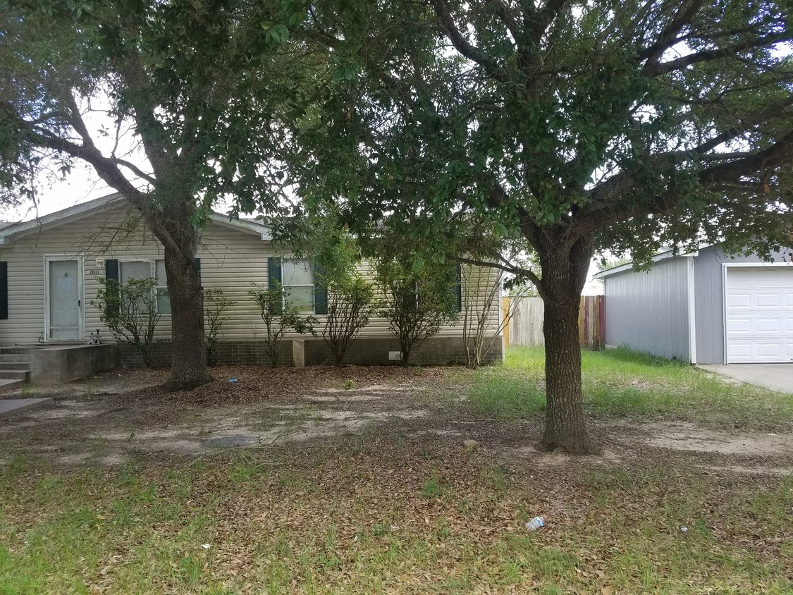 HUGE FRONT AND BACK YARD WITH TALL TREES!! - 20323 Mountaindale Dr