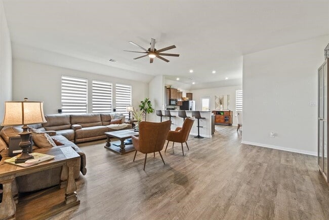 Building Photo - 13096 Laura Lake Dr