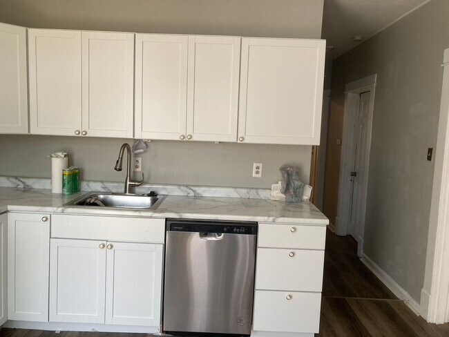 Building Photo - 6814 Primrose Ave