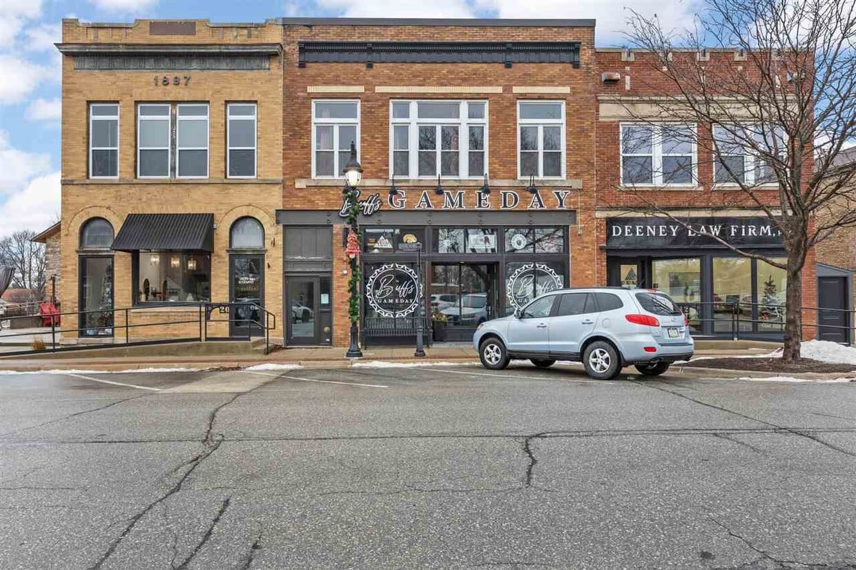 Primary Photo - 208 E Main St