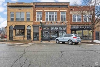 Building Photo - 208 E Main St
