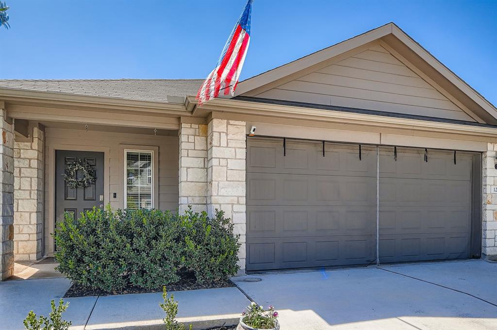 Foto principal - 121 Granary Dr