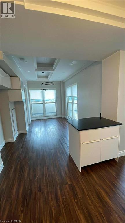 Building Photo - 135 James St S