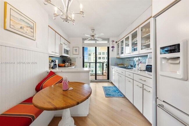 Foto del edificio - 2575 S Bayshore Dr