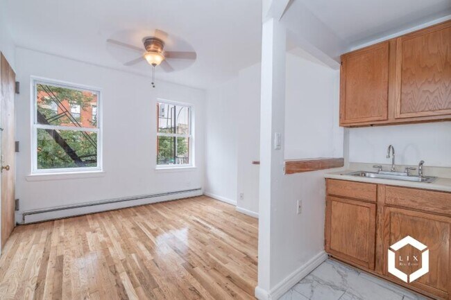 Foto del edificio - 1 bedroom in BROOKLYN NY 11238