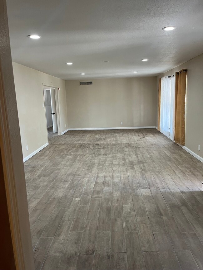 Foto del edificio - 8700 Winchester Rd