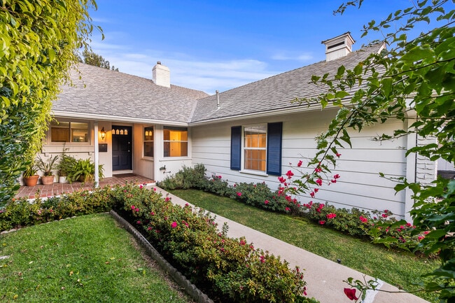 Building Photo - 134 N Bowling Green Way
