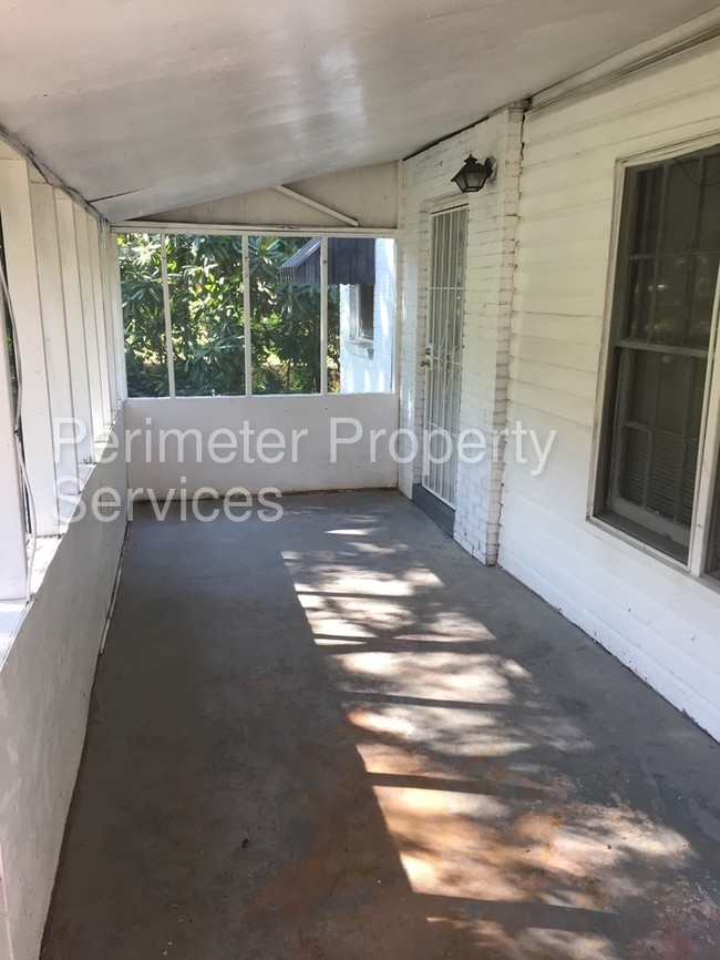 Building Photo - 1531 Centra Villa Dr SW