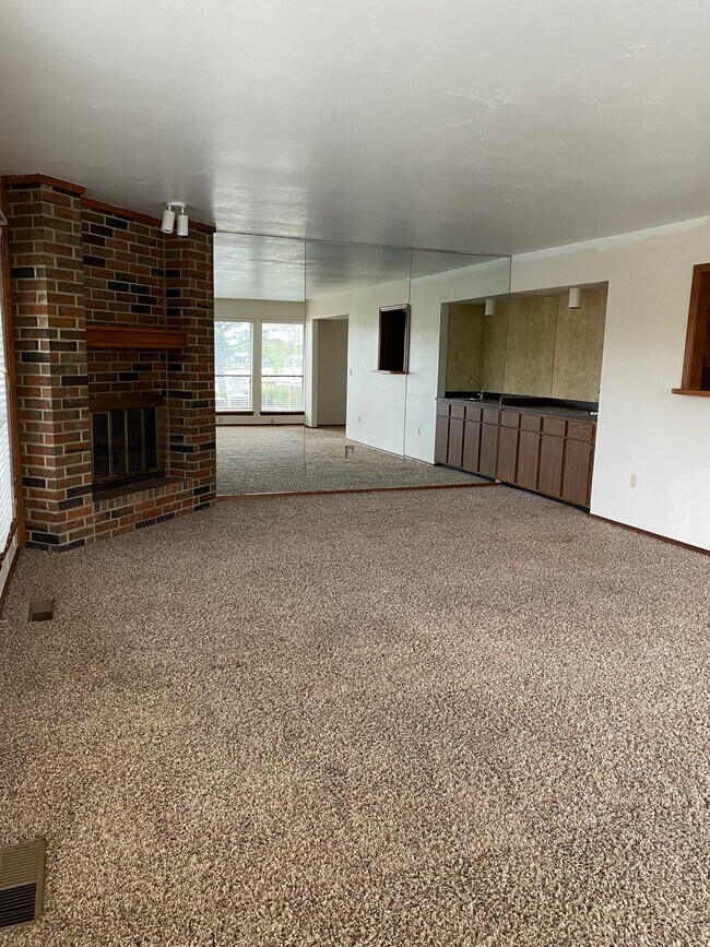 Building Photo - 6448 W Hefner Rd