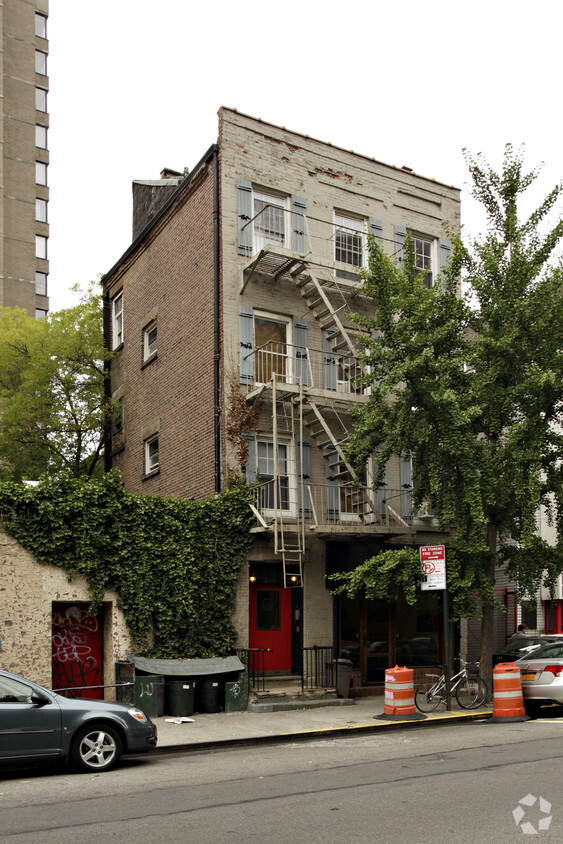 Foto principal - 240 E 29th St