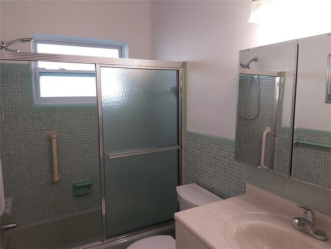 Foto del edificio - 1300 N 17th Ave