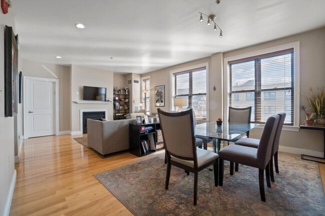 Building Photo - 1723 Washington St