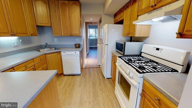 Building Photo - 2012 Colts Neck Rd