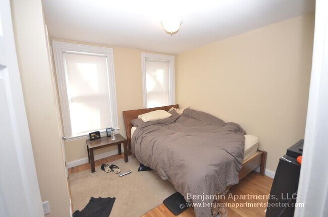 Foto del edificio - 861 E 1st St