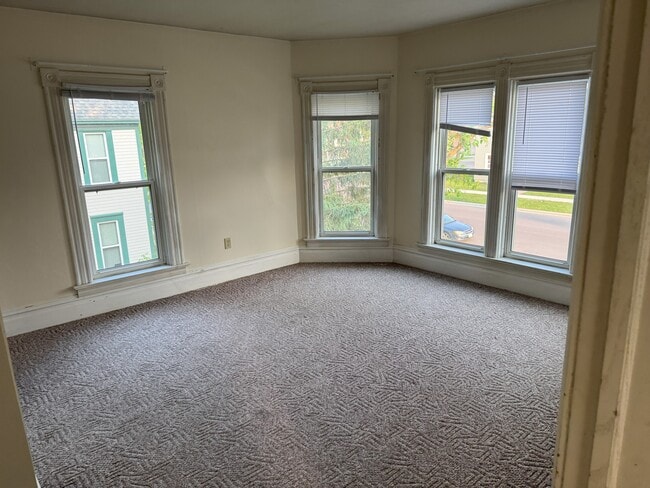 Building Photo - 608 Chippewa St