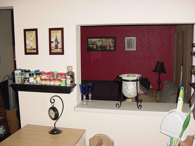 Foto del edificio - 4 br, 1 bath  - 440 Ranney St Uppr Upper