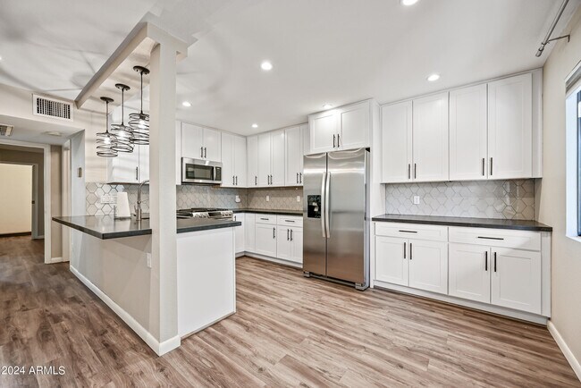 Foto del edificio - 4950 N Miller Rd
