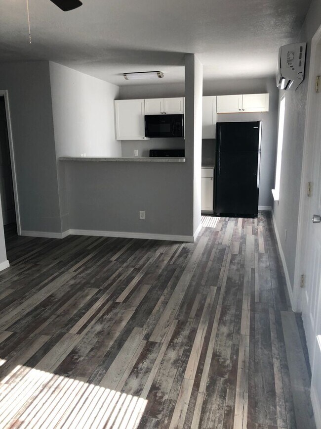 Foto del edificio - 2703 Rudy Rd