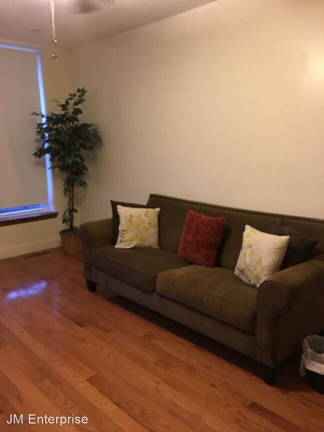 Building Photo - 3 br, 1.5 bath House - 448 North Patterson...