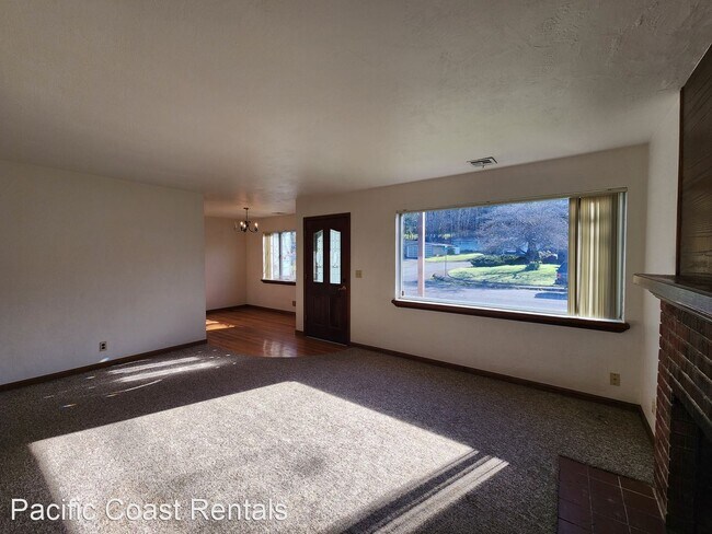 Building Photo - 3 br, 2 bath House - 107 Acacia Dr