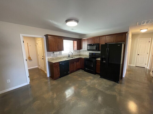 Foto del edificio - Available on September 10th, 2026!  2 bed 1 bath duplex in Denver NC!