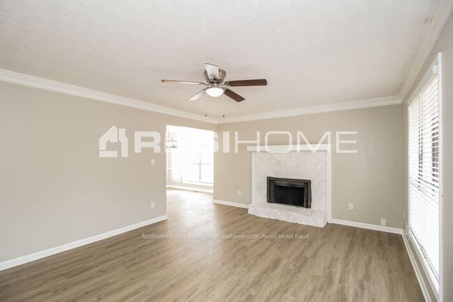 Foto del edificio - 7826 Sugarland Dr