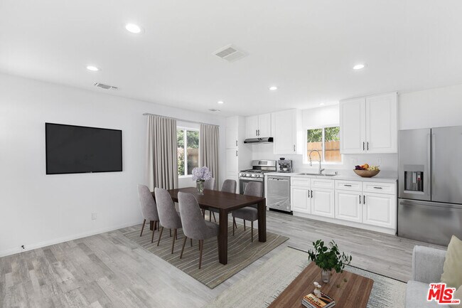 Foto del edificio - 7309 N Wilbur Ave