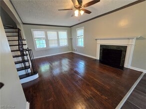 Building Photo - 1405 Villa Dr