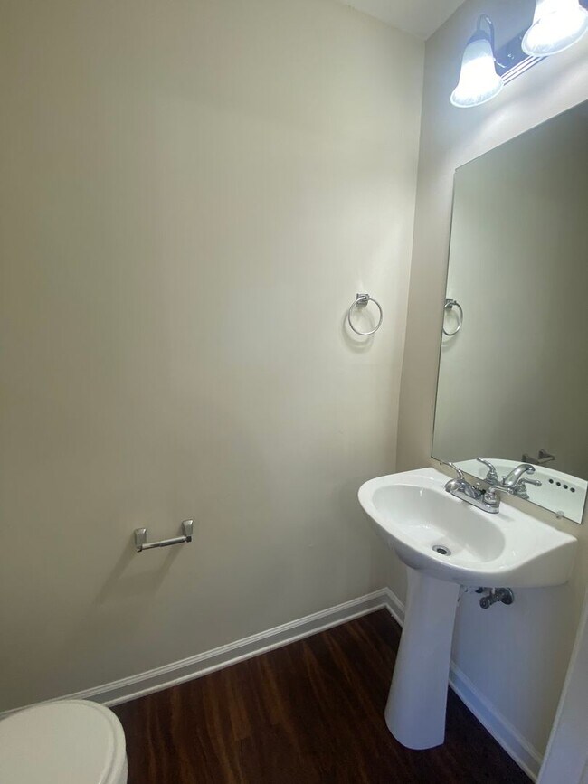 Foto del edificio - Available Now! 2 Bed, 2.5 Bath Townhome in The Cottages Of Lake Forest