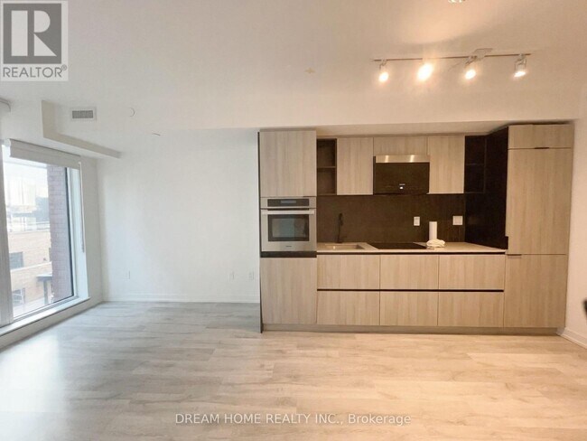 Building Photo - 2 Augusta Ave