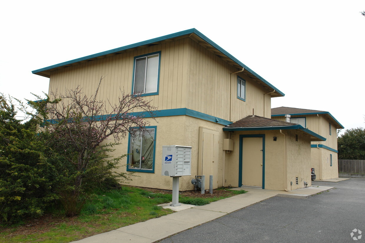 Primary Photo - 3130 Bayer St