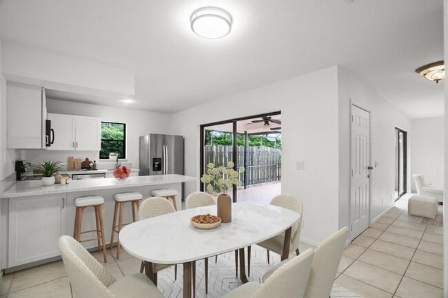 Foto del edificio - 7690 Courtyard Run W