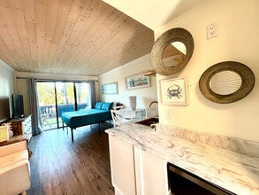 Building Photo - 214 Miracle Strip Pkwy SW